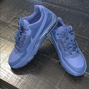 BRAND NEW Men’s Navy Nike Airmax Sneakers